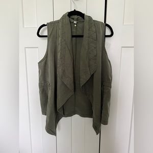 Light washed army green Guess vest with belt